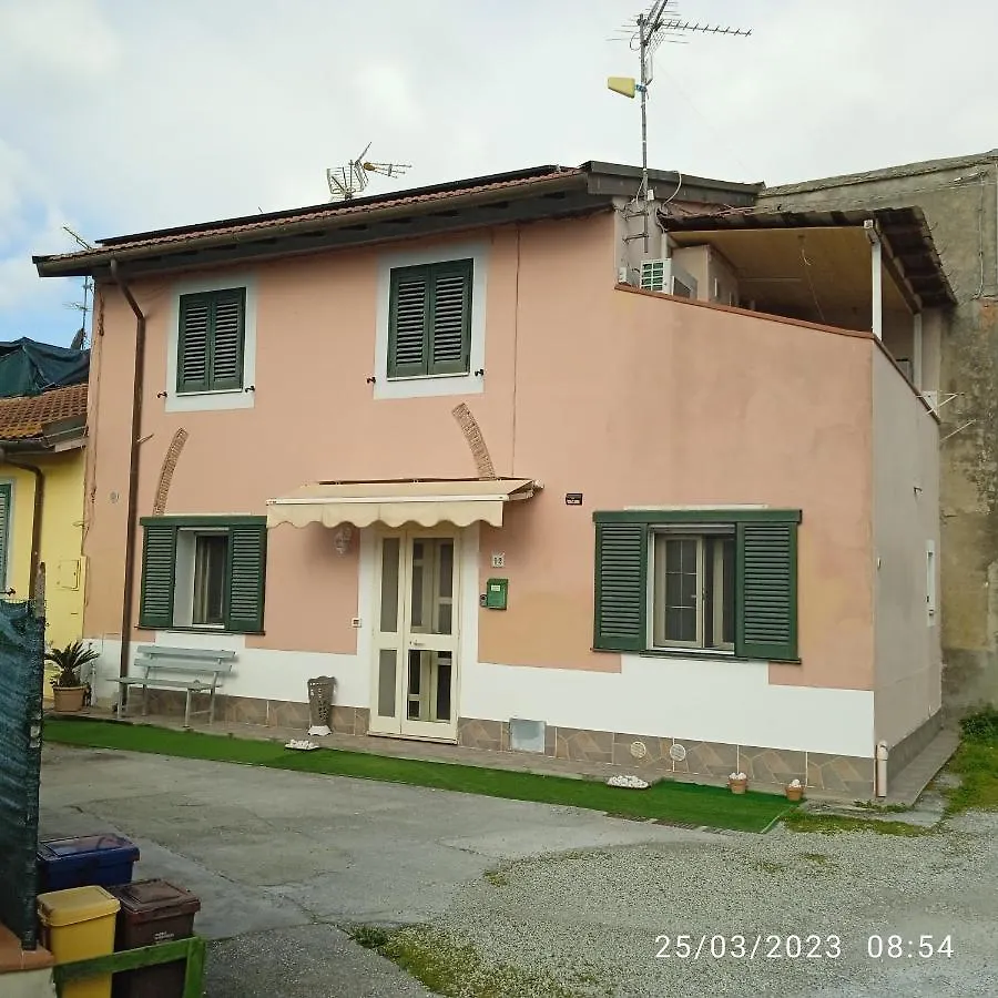 Casa Rosy Villa Arena Metato 0*,  Italia